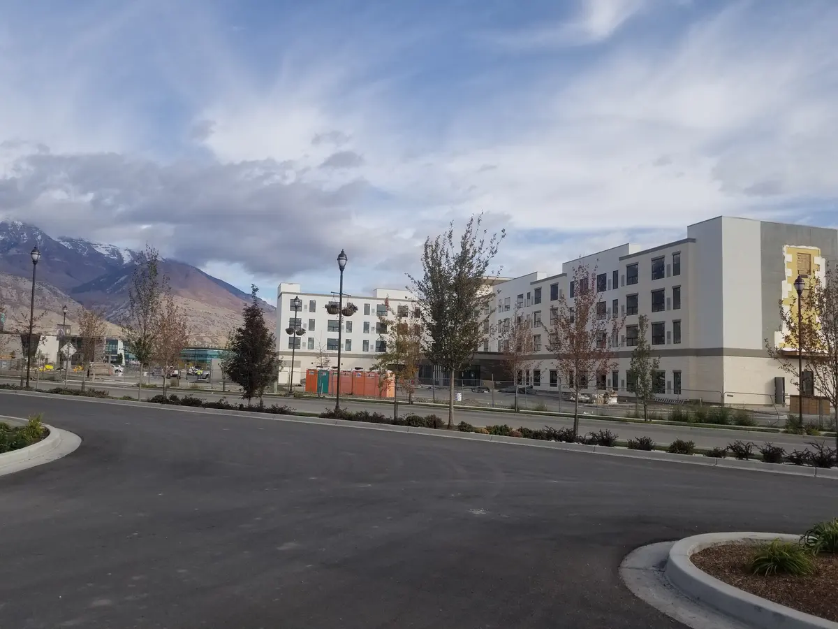 美国山地城市现代校园或学生公寓建筑