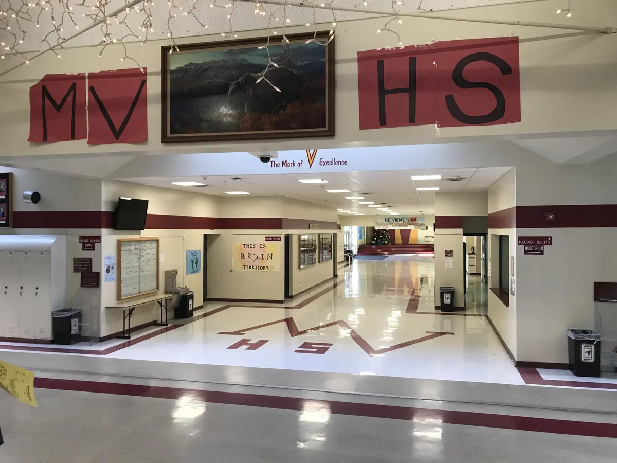 Mountain View High School校园大厅
