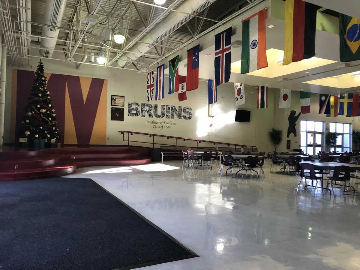 Mountain View High School 体育馆与公共活动空间